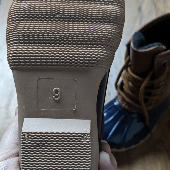 NWOT Boys Duck Boot - Picture 2 of 2